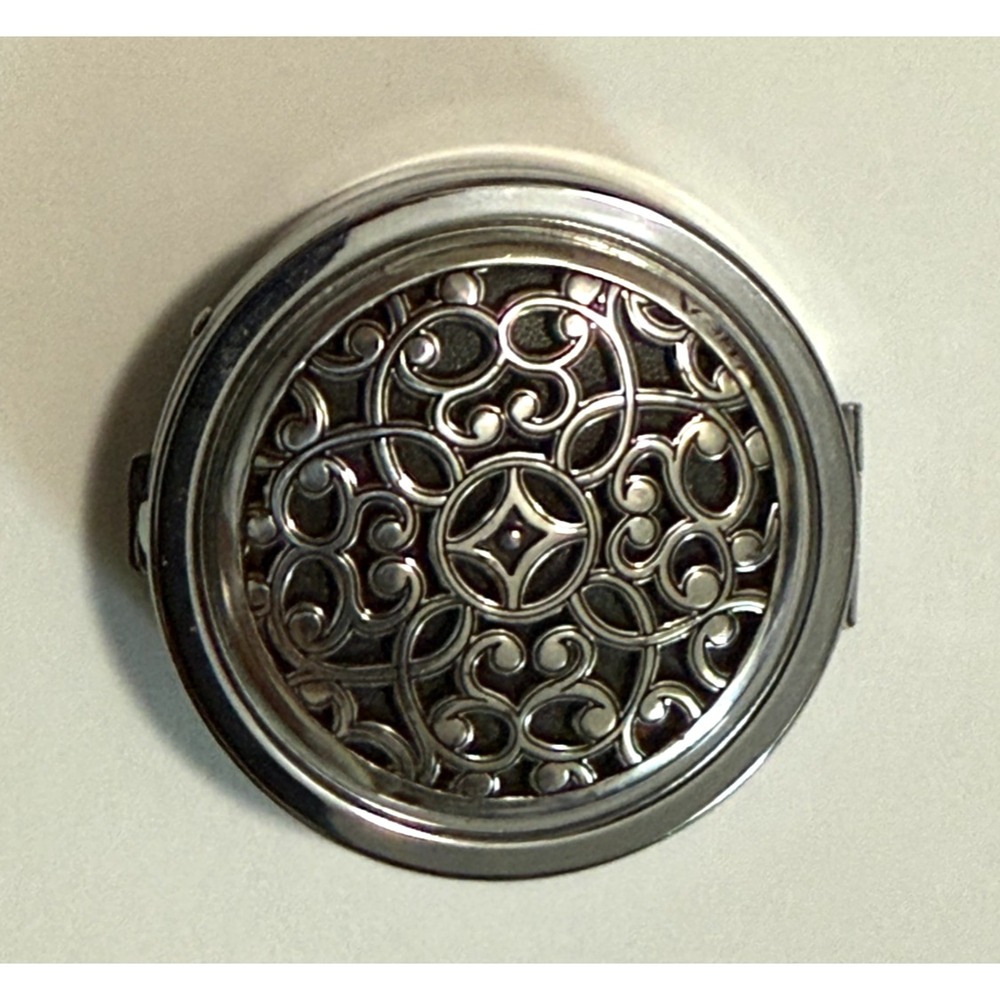 Beautiful‎ Brighton Silver Tone Celtic look heart push button round jewelry case